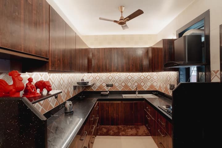 Full kitchen image 1