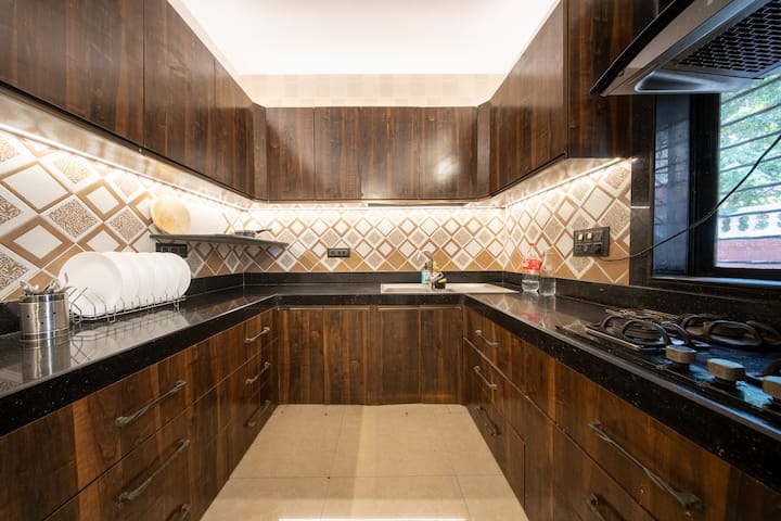 Full kitchen image 2