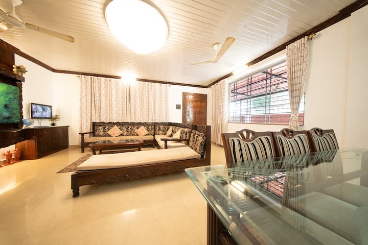 Living room image 3