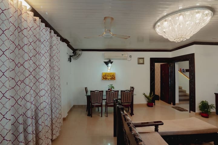 Dining area image 1
