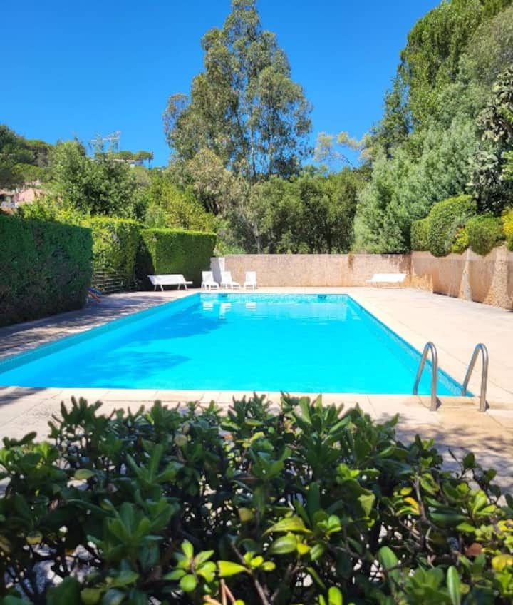 Charmante Maison Mitoyenne Avec Piscine - Sainte-Maxime