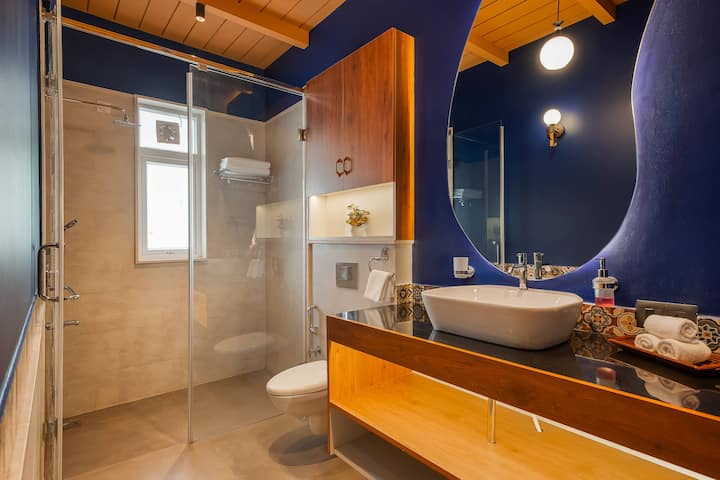 Full bathroom 1 image 1