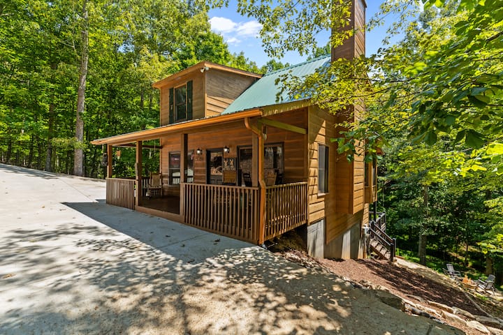 Dog-friendly River Resort | Hot Tub + Game Room - Ellijay