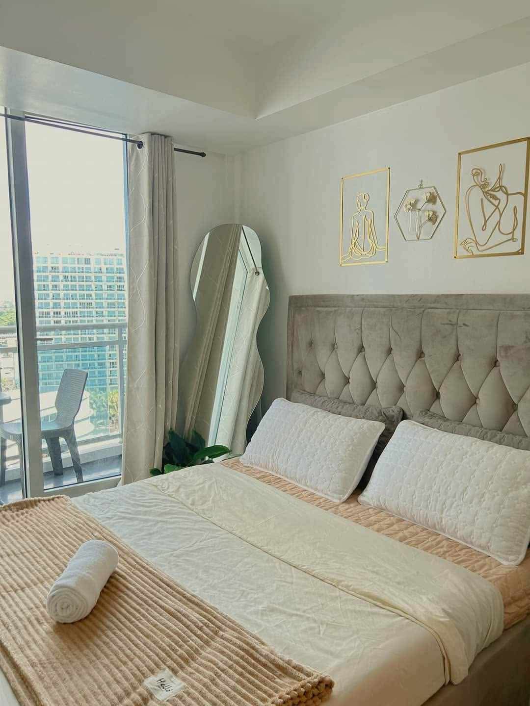 Absent du bureau à Azure - Appartements à louer à Parañaque, Grand ...