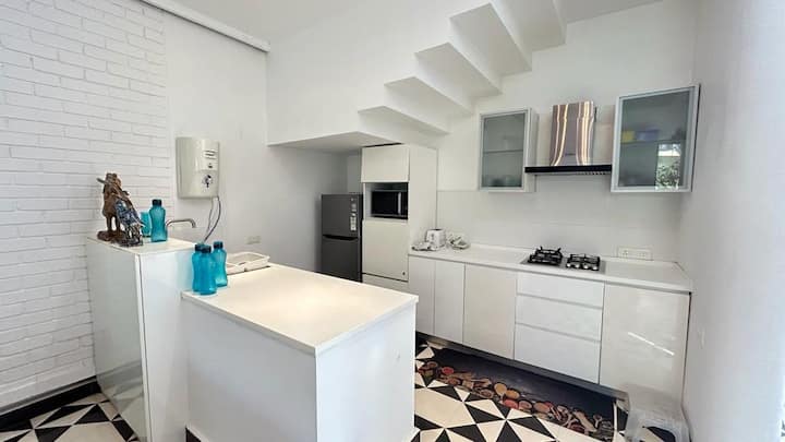 Full kitchen image 2