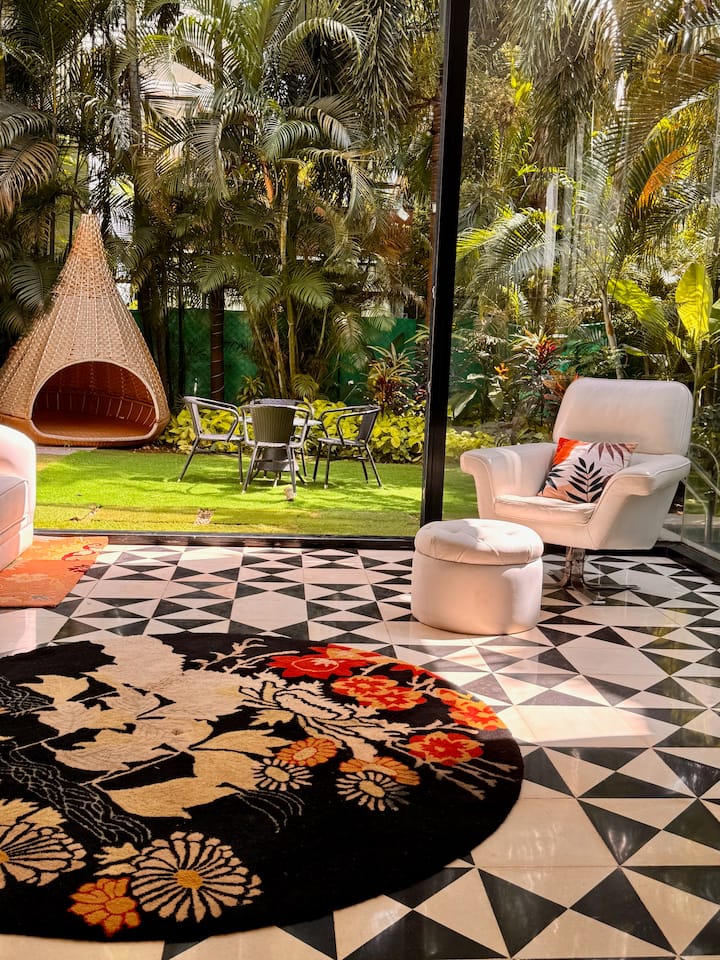 Glass French windows from
floor to ceiling, opening to your own exclusive garden and pool!!