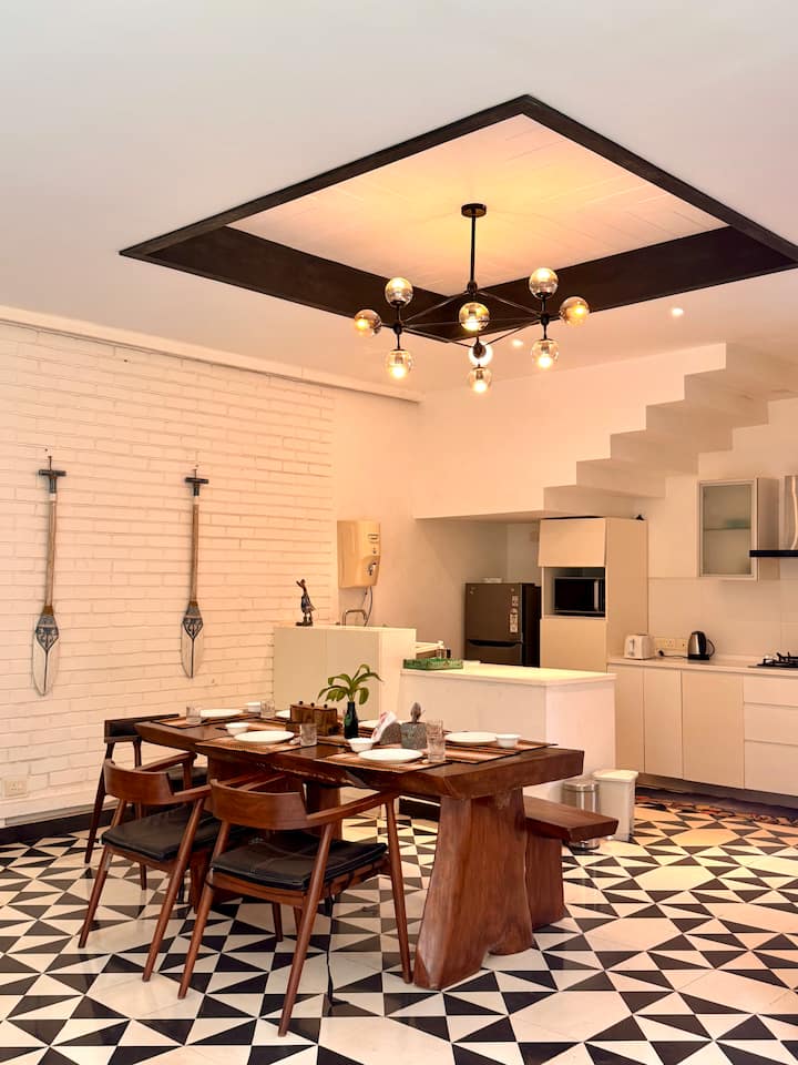 Dining area image 2