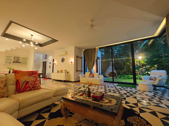 A spacious space-Living room