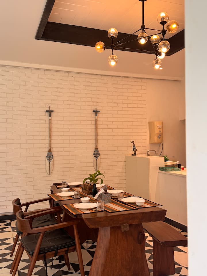 Dining area image 1