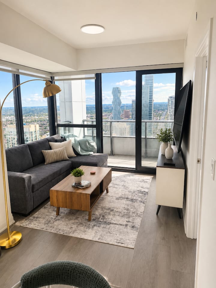 Sunset Retreat | 2br/2ba | Cn Tower View + Parking - Mississauga