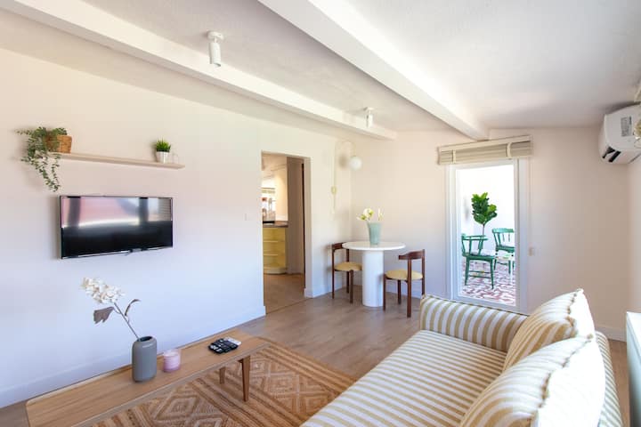 Cozy Attic 1br With Balcony In Balat - Fatih