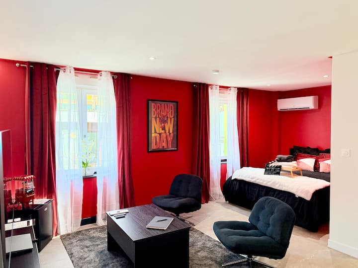 Studio Home Cinéma, éCran 77 Pouces Et Barre Son - Schiltigheim