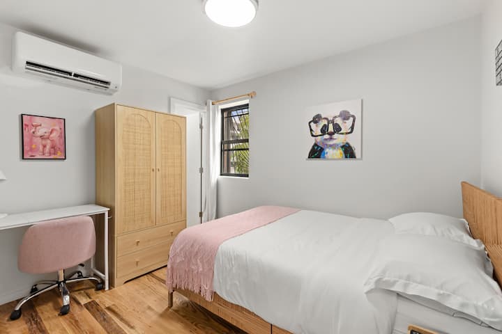 Bushwick Pink Rm Ensuite Bath, Wi-fi, Train, W&d - Brooklyn, NY