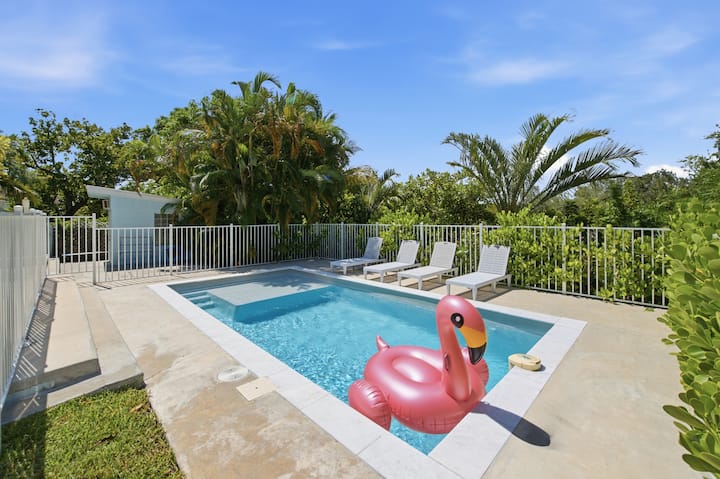 3br Haven | Pool | Tiki Hut Near Downtown & Beach - West Palm Beach, FL