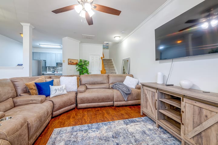 Home Gym & Pool Access! North Raleigh Retreat - Wake Forest, NC