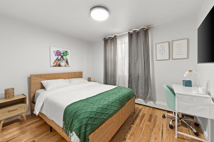 Green Queen Rm, Ensuite Bath Lg Closet, Wi-Fi, W&D