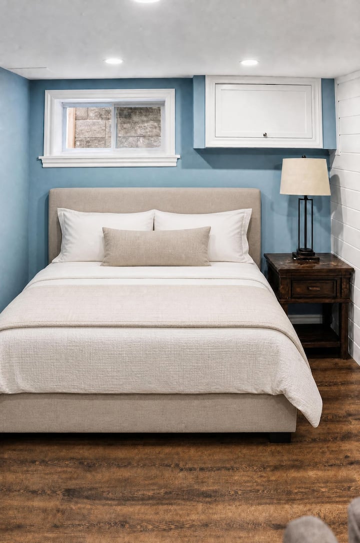 Executive Studio Hamilton's Vibrant Ottawa Street - Hamilton