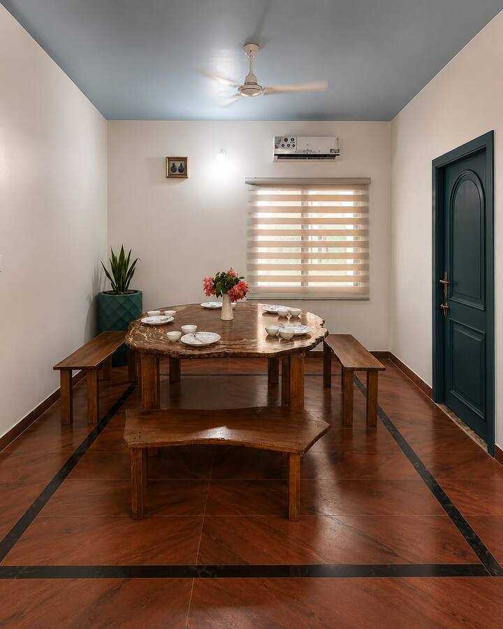 Dining area image 1