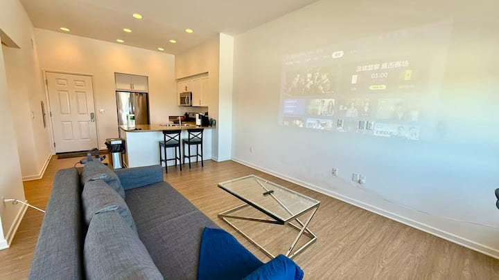Luxury Studio Retreat Near Irvine Business Complex - Tustin, CA