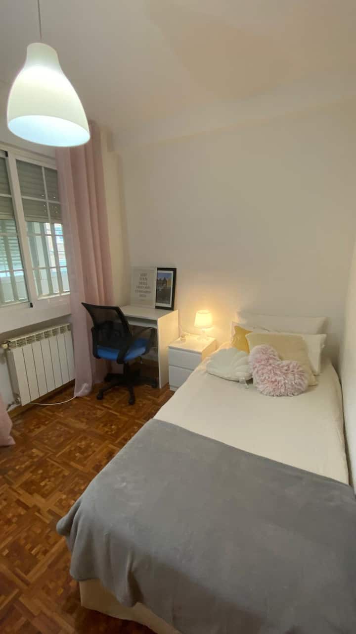 Bonita Habitación En Buena Zona Cerca Metro - Villaviciosa de Odón