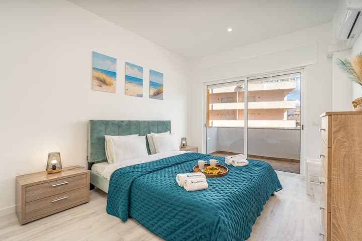 Seaside Escape With Balcony By Hostwise - Armação de Pêra