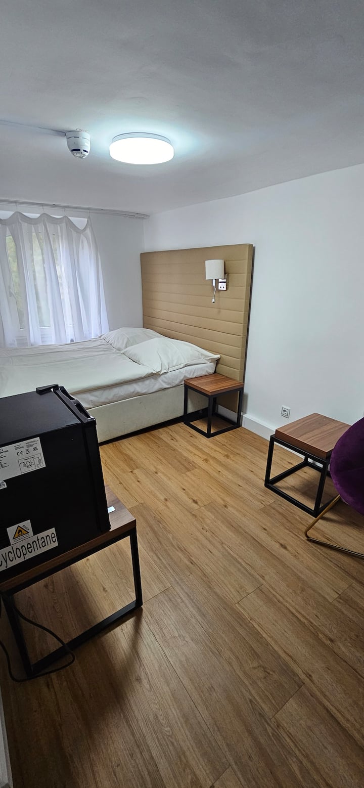 Einfaches Doppelzimmer Mit Gemeinschaftsbad - Cologne