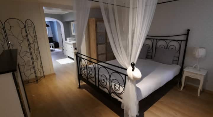 R Room - Ypres