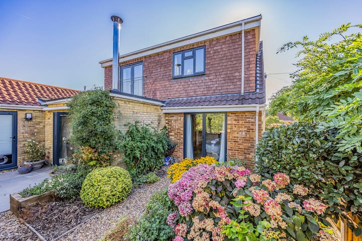 Charming House With Pretty Garden & Parking - South Downs