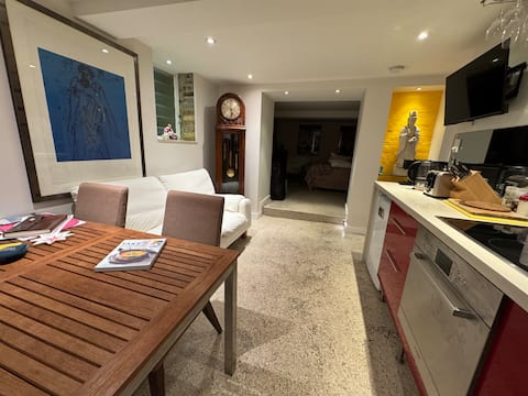 Top performing Airbnb: BEAUMELSYN - an Oasis in Glebe in Glebe