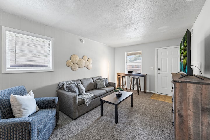 Cozy 2br Rental In Independence | Near Kansas City - Independence, MO
