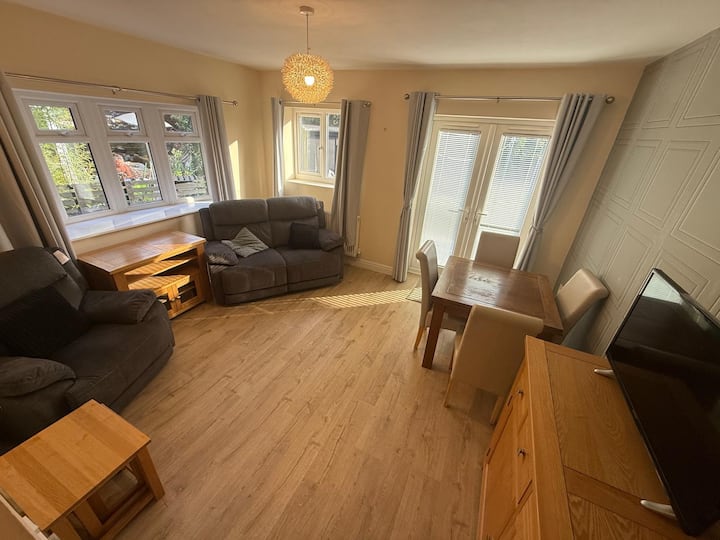 Full Apartment, 2 Bedroom, 3 Bed. - Warrington