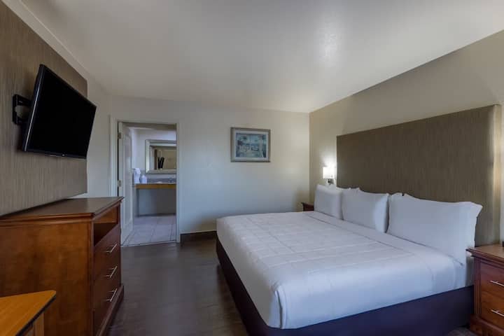 Travelodge Florida City | King | Free Parking - Homestead, FL