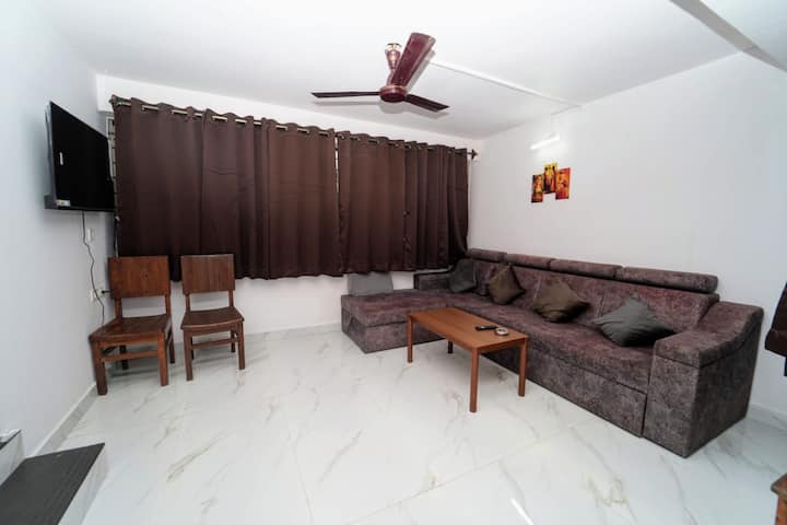 Spacious 2bhk Flat! Pool & Close Totitos & Beach - Goa