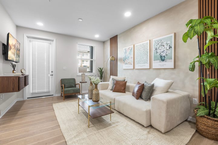 Coastal 1br Escape W/crib | Pool & Free Parking - Largo, FL