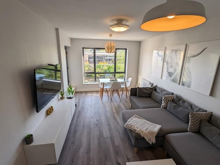 Riverside Balcony Apartment - 3 Min Phoenix Park - Dublin