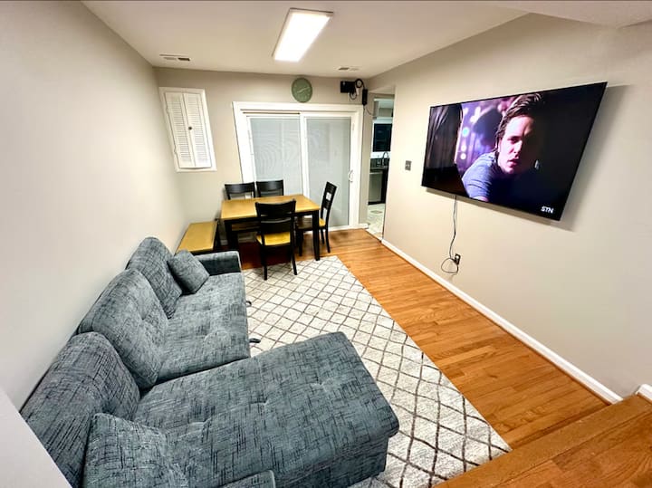 Cozy 3br/2.5ba Near Dulles  Wi-fi & Free Parking - Ashburn, VA