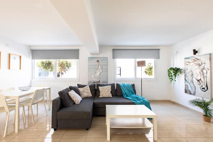 Bright 2-bed Flat, In Larnaca City Center - Larnaca