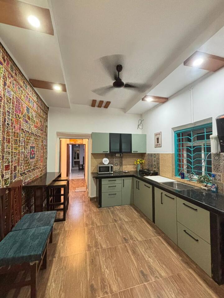 Full kitchen image 2
