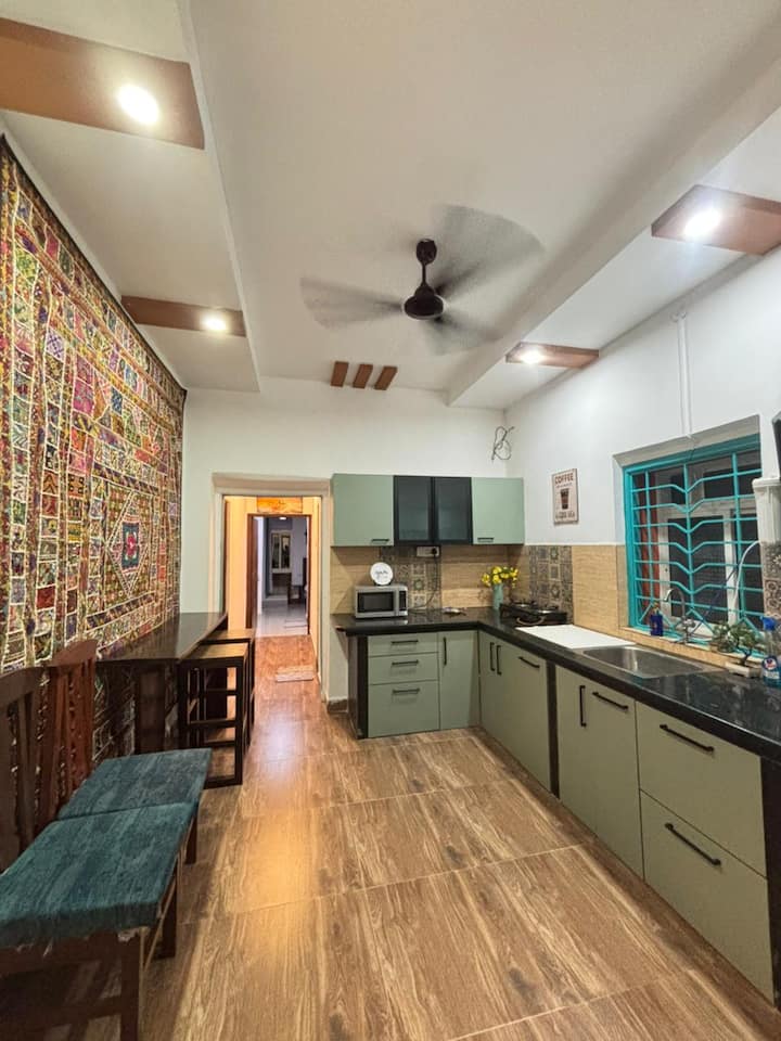 Full kitchen image 1