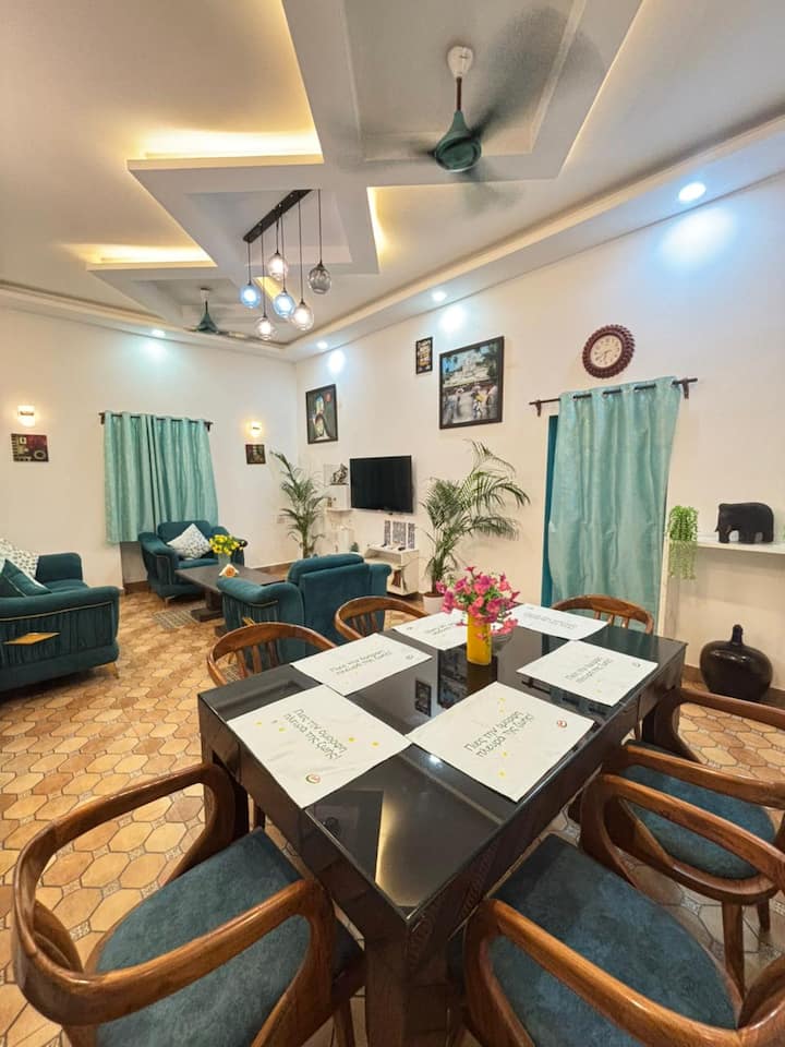 Dining area image 1