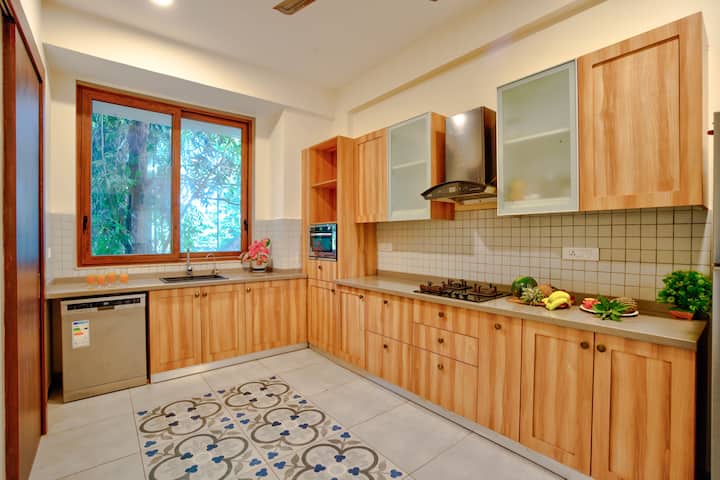 Full kitchen image 2