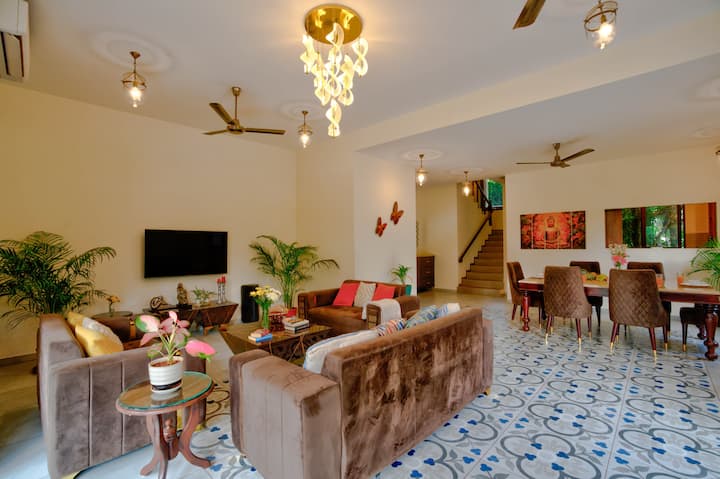 Living room image 6