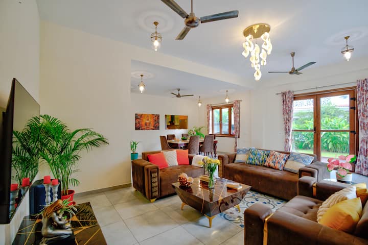 Living room image 7