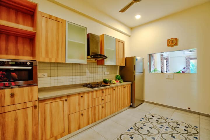 Full kitchen image 1
