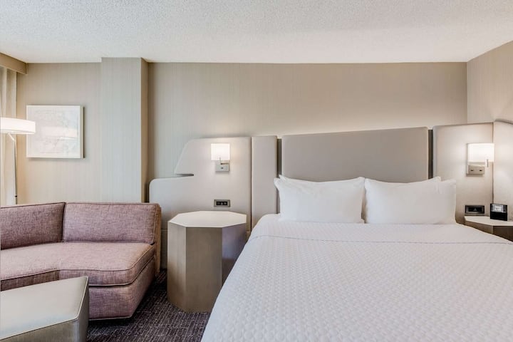 Deluxe King Unit | Near Denver Art Museum 3.3mi - Denver, CO