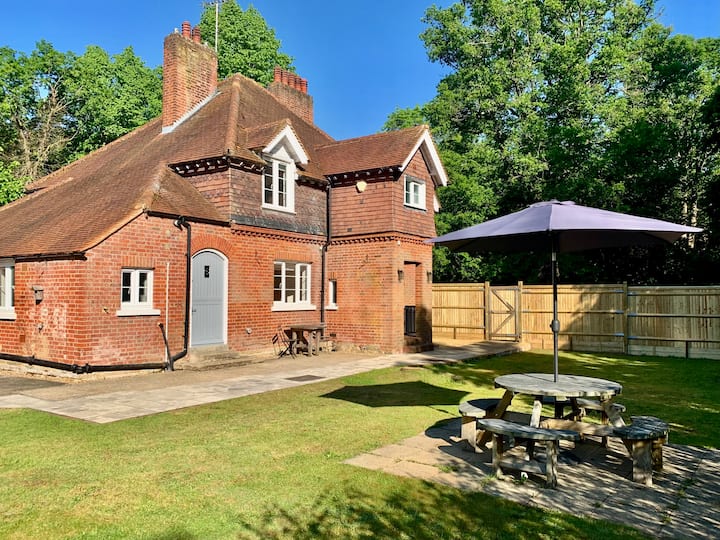 Beautiful Victorian Cottage In Ashtead, Surrey. - Dorking