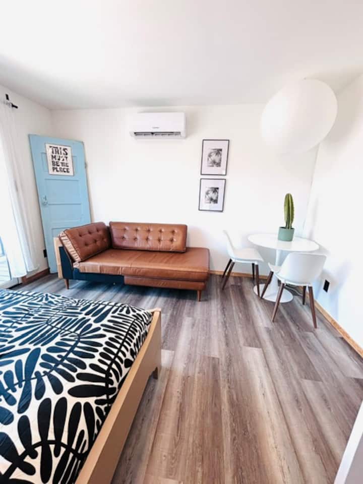 En-suite Private Casita. Neighboring Arts District - Los Angeles, CA