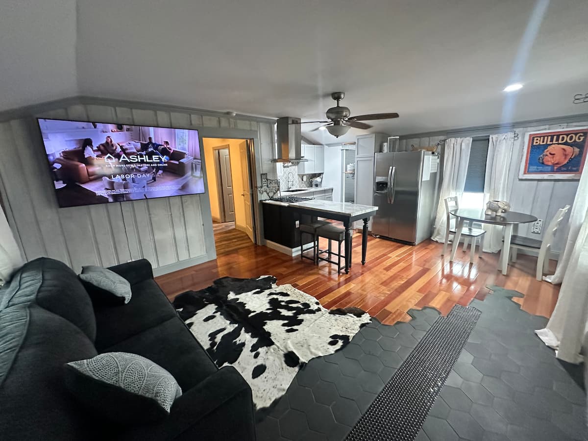 The Loft upstairs apartment