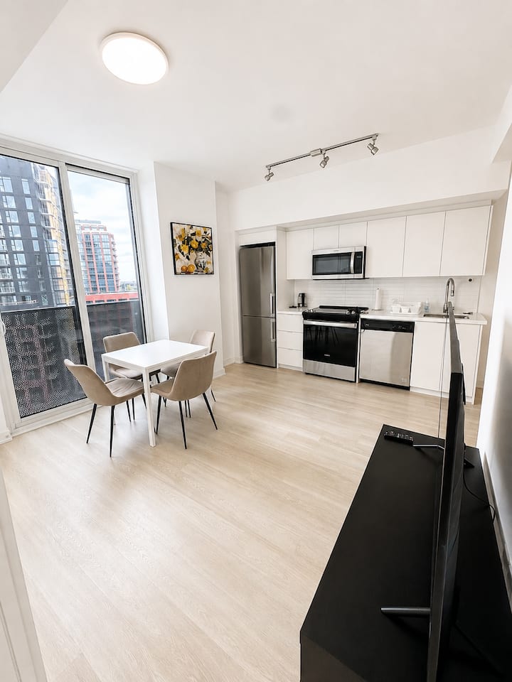 Toronto Day By Day Condo - Toronto