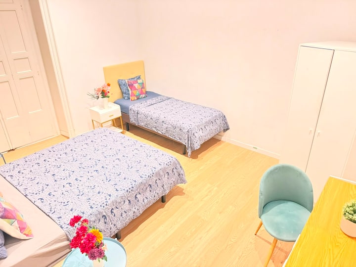 Located In The Center Room For 3 People - Barcelona